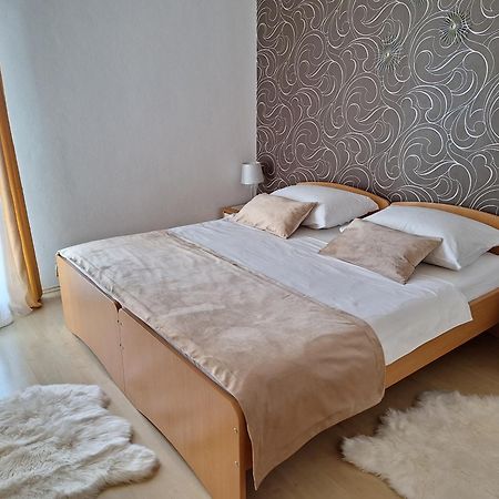 Villa Suzy-Apartments Suzana Lovran Exteriör bild